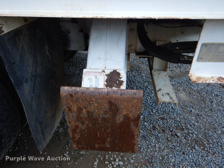 image for item DO1571 2004 Ford F750 Super Duty  digger derrick truck