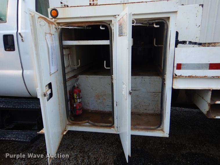 image for item DO1571 2004 Ford F750 Super Duty  digger derrick truck