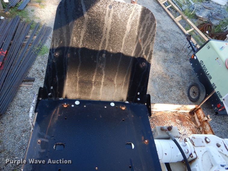 image for item DO1571 2004 Ford F750 Super Duty  digger derrick truck