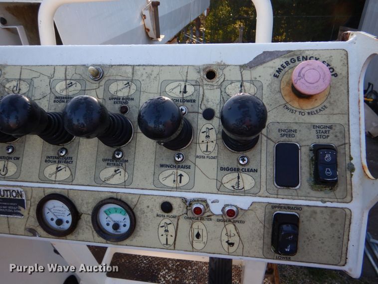 image for item DO1571 2004 Ford F750 Super Duty  digger derrick truck