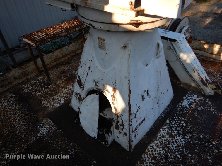 image for item DO1571 2004 Ford F750 Super Duty  digger derrick truck