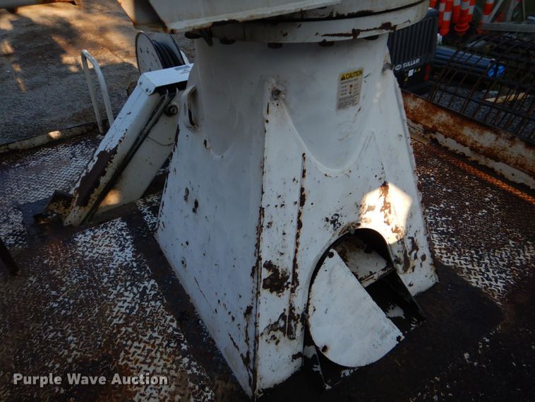 image for item DO1571 2004 Ford F750 Super Duty  digger derrick truck