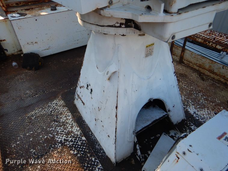 image for item DO1571 2004 Ford F750 Super Duty  digger derrick truck