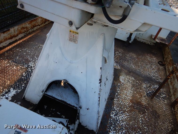 image for item DO1571 2004 Ford F750 Super Duty  digger derrick truck