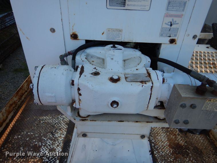 image for item DO1571 2004 Ford F750 Super Duty  digger derrick truck