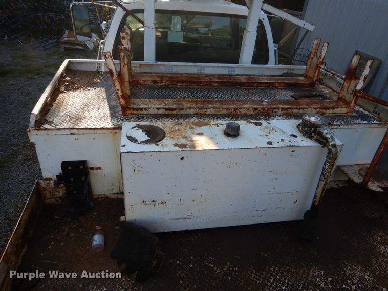 image for item DO1571 2004 Ford F750 Super Duty  digger derrick truck