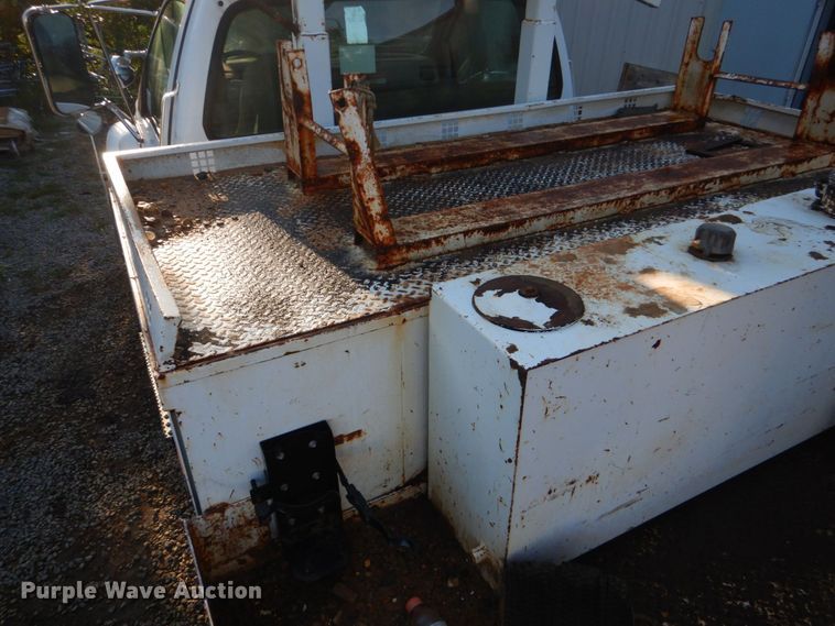 image for item DO1571 2004 Ford F750 Super Duty  digger derrick truck