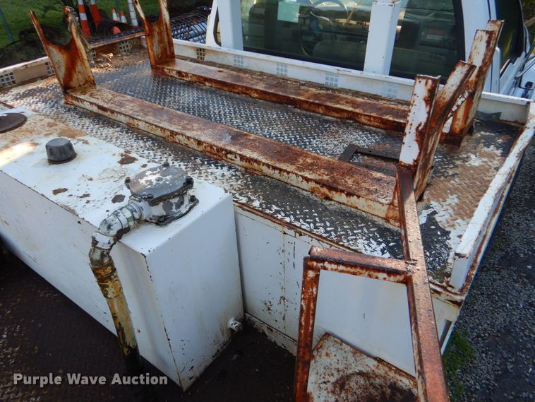 image for item DO1571 2004 Ford F750 Super Duty  digger derrick truck