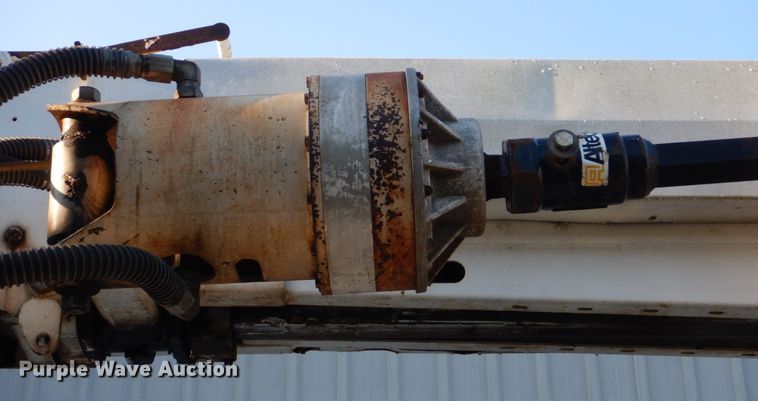 image for item DO1571 2004 Ford F750 Super Duty  digger derrick truck