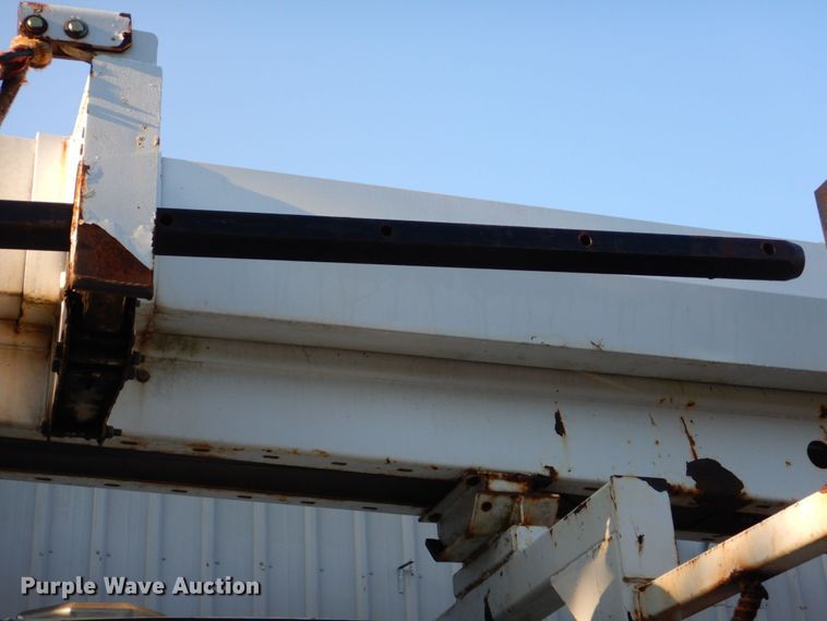 image for item DO1571 2004 Ford F750 Super Duty  digger derrick truck