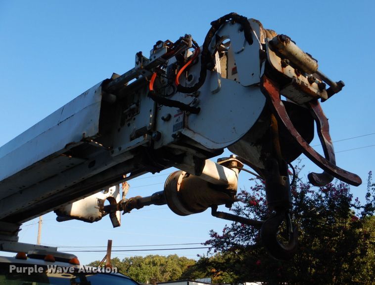 image for item DO1571 2004 Ford F750 Super Duty  digger derrick truck