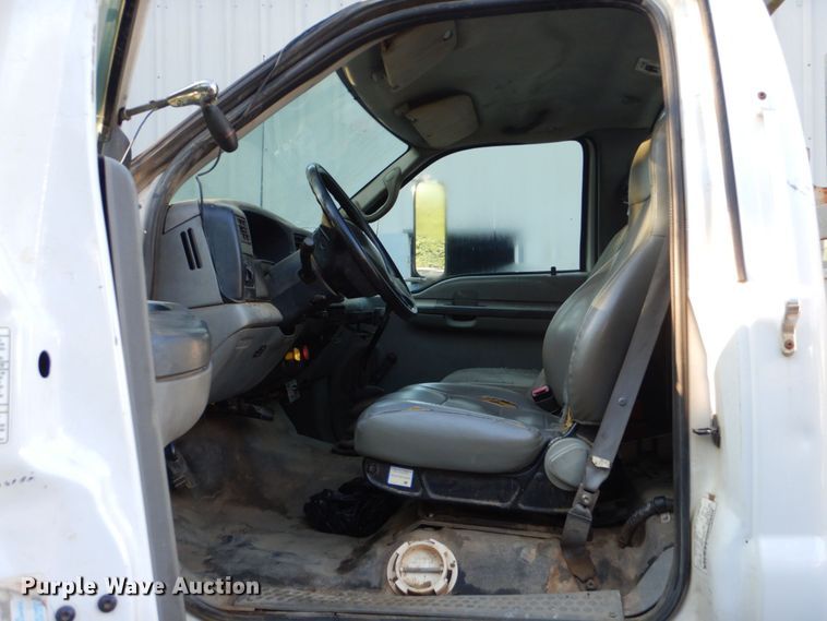 image for item DO1571 2004 Ford F750 Super Duty  digger derrick truck