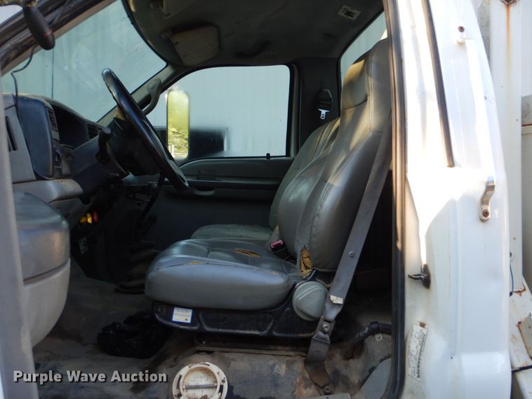 image for item DO1571 2004 Ford F750 Super Duty  digger derrick truck