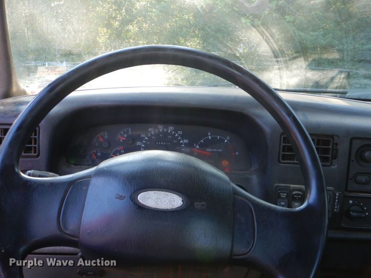 image for item DO1571 2004 Ford F750 Super Duty  digger derrick truck