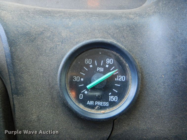 image for item DO1571 2004 Ford F750 Super Duty  digger derrick truck