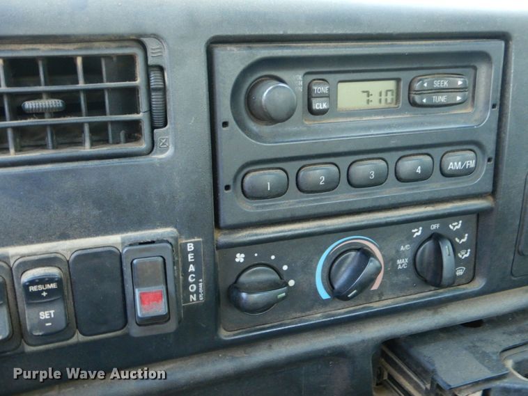 image for item DO1571 2004 Ford F750 Super Duty  digger derrick truck