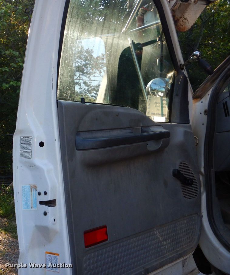 image for item DO1571 2004 Ford F750 Super Duty  digger derrick truck