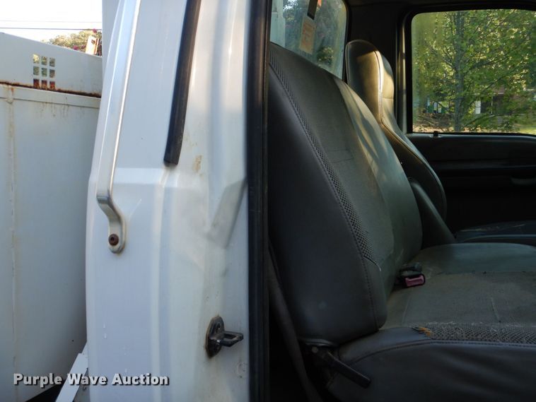 image for item DO1571 2004 Ford F750 Super Duty  digger derrick truck