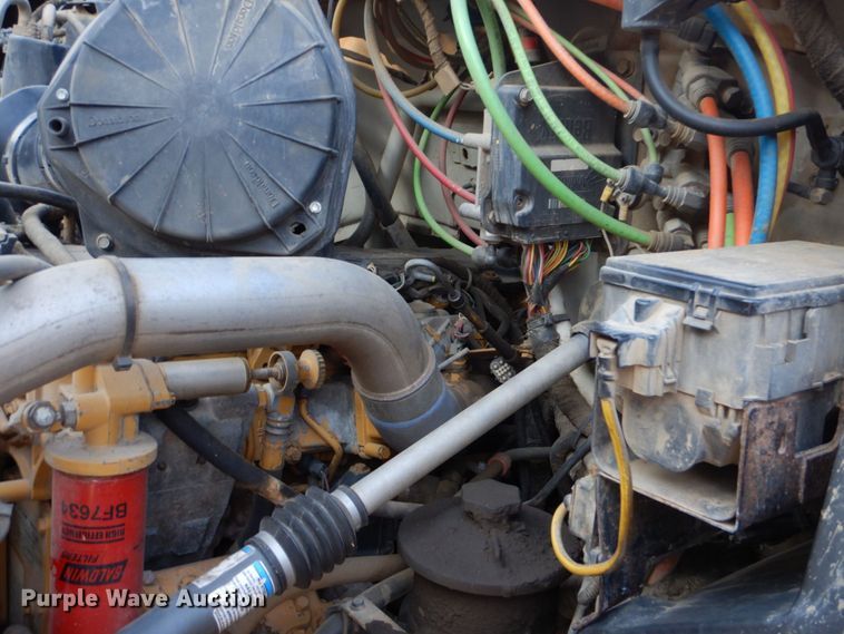 image for item DO1571 2004 Ford F750 Super Duty  digger derrick truck