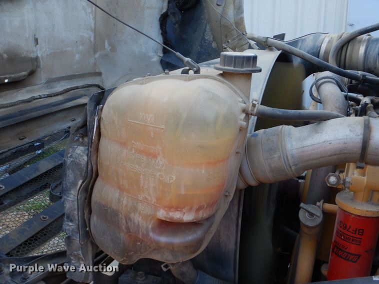 image for item DO1571 2004 Ford F750 Super Duty  digger derrick truck