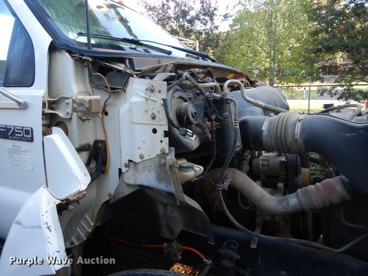 image for item DO1571 2004 Ford F750 Super Duty  digger derrick truck