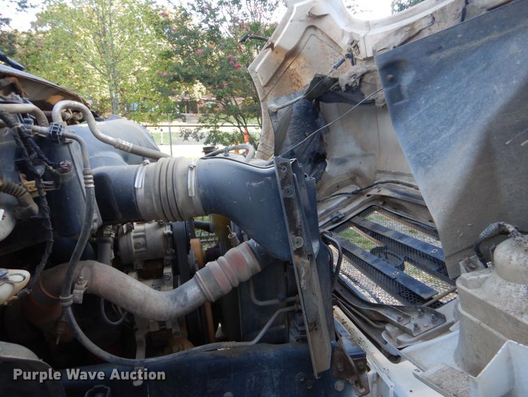 image for item DO1571 2004 Ford F750 Super Duty  digger derrick truck