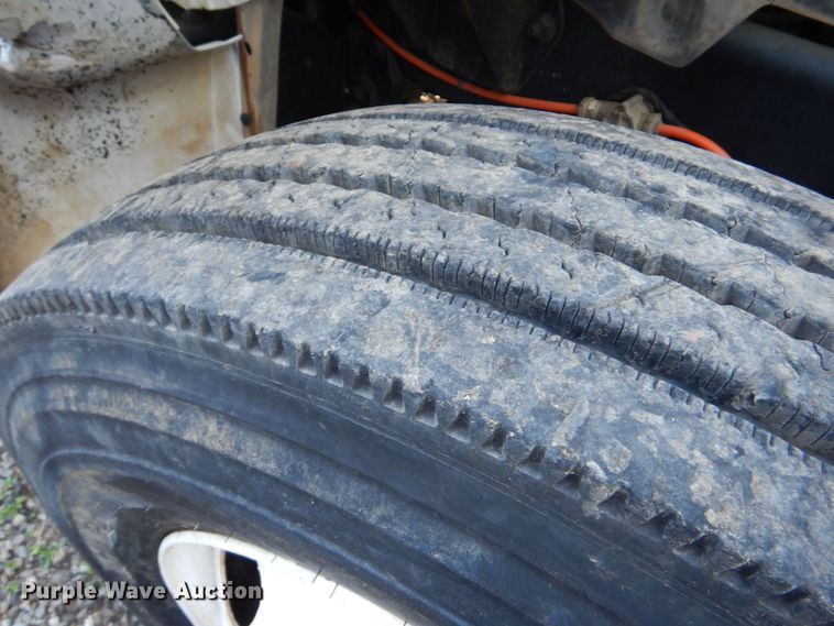 image for item DO1571 2004 Ford F750 Super Duty  digger derrick truck