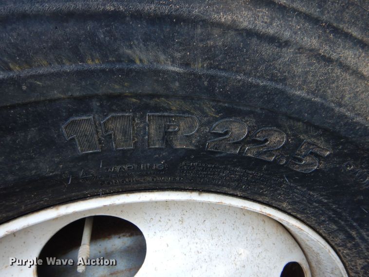 image for item DO1571 2004 Ford F750 Super Duty  digger derrick truck