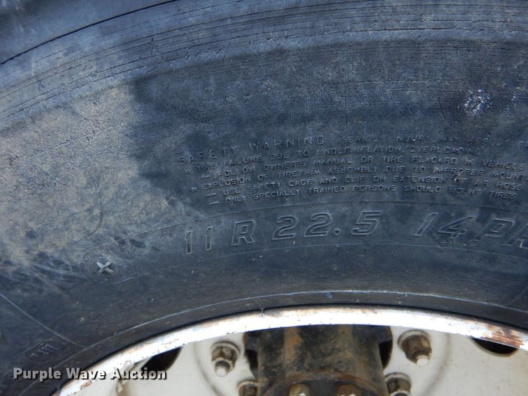 image for item DO1571 2004 Ford F750 Super Duty  digger derrick truck