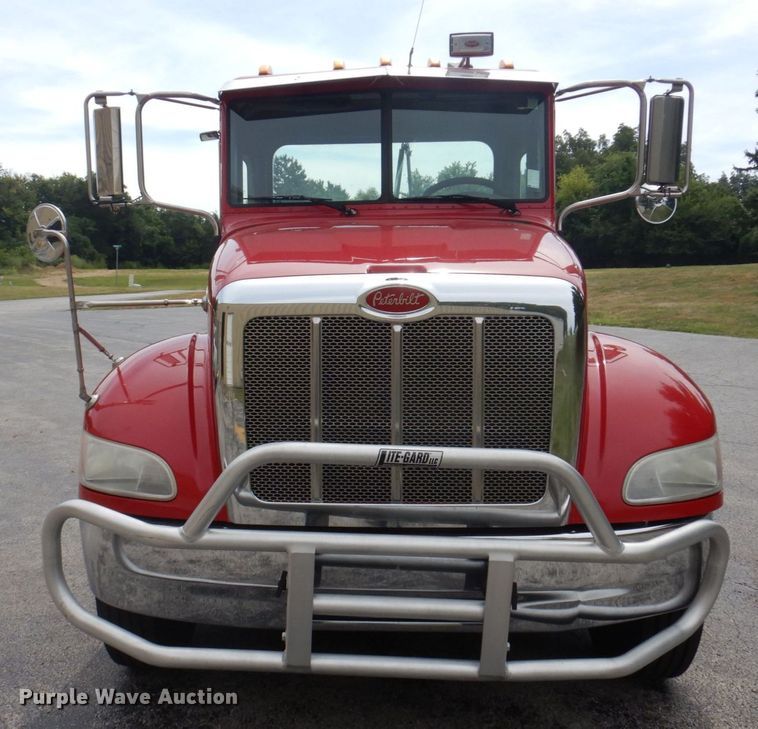 image for item DP0315 2013 Peterbilt 337  semi truck