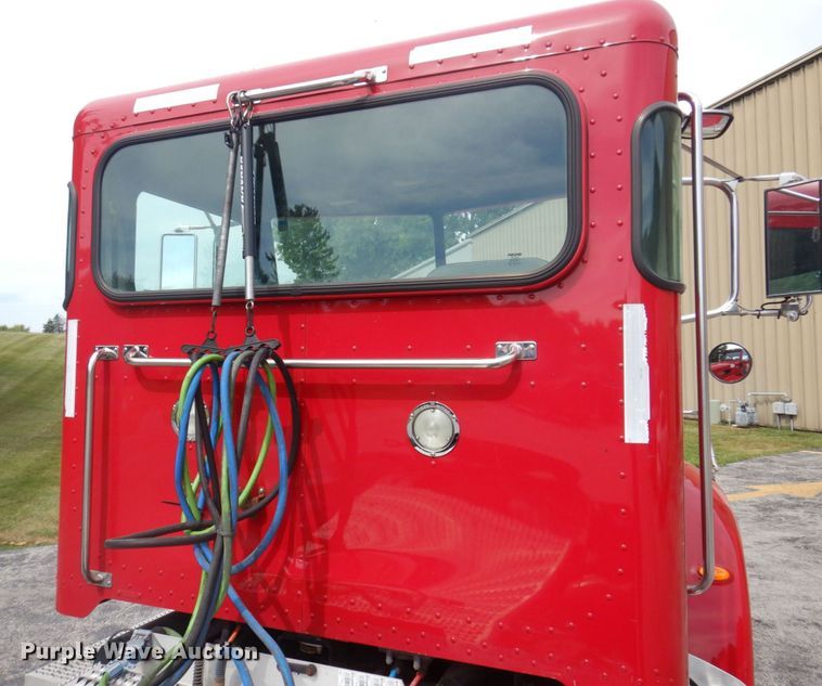 image for item DP0315 2013 Peterbilt 337  semi truck