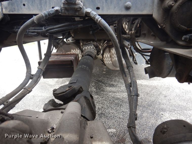 image for item DP0315 2013 Peterbilt 337  semi truck