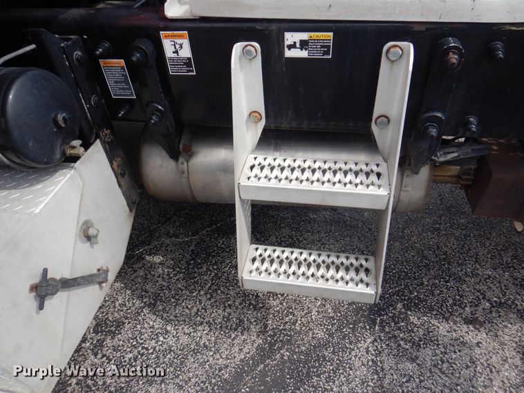 image for item DP0315 2013 Peterbilt 337  semi truck