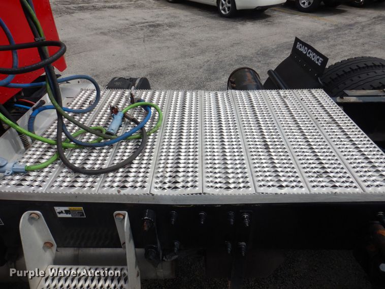 image for item DP0315 2013 Peterbilt 337  semi truck