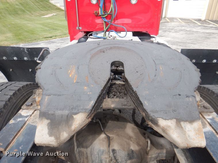 image for item DP0315 2013 Peterbilt 337  semi truck