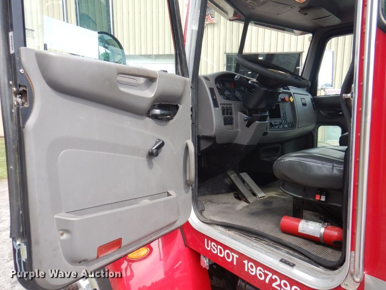 image for item DP0315 2013 Peterbilt 337  semi truck