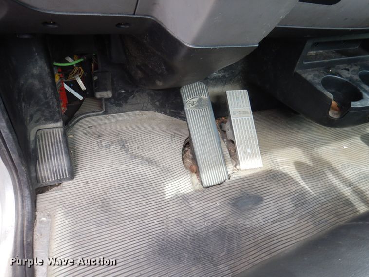 image for item DP0315 2013 Peterbilt 337  semi truck