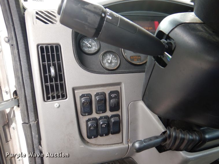 image for item DP0315 2013 Peterbilt 337  semi truck