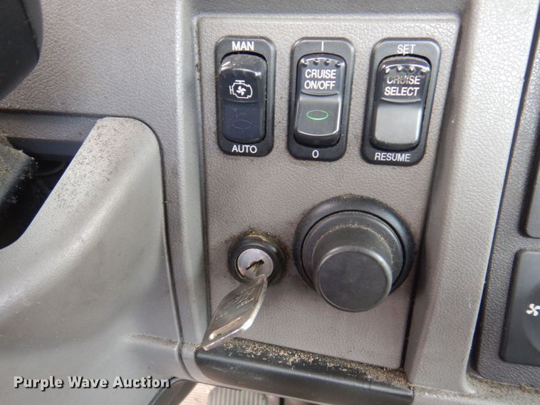 image for item DP0315 2013 Peterbilt 337  semi truck