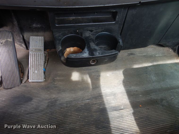 image for item DP0315 2013 Peterbilt 337  semi truck