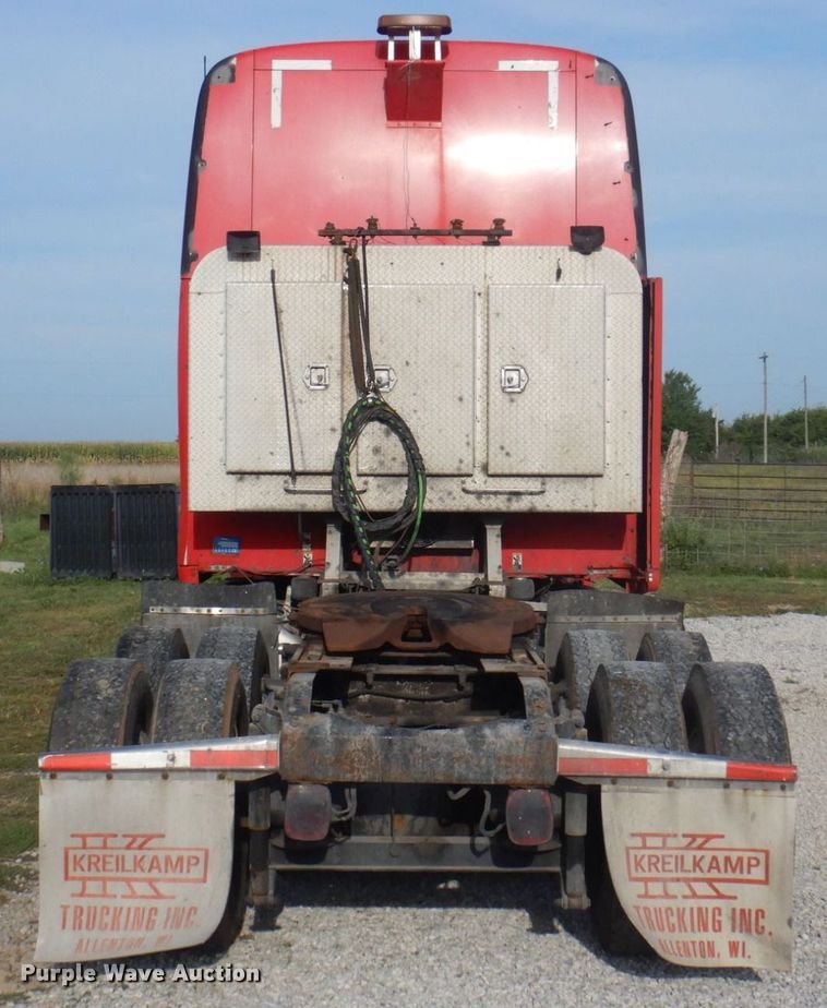 image for item DP0316 2005 Peterbilt 387  semi truck