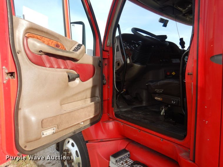 image for item DP0316 2005 Peterbilt 387  semi truck