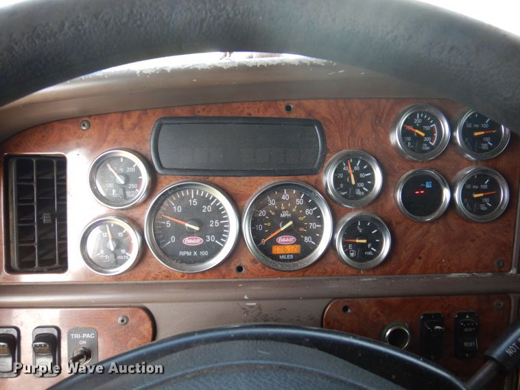 image for item DP0316 2005 Peterbilt 387  semi truck