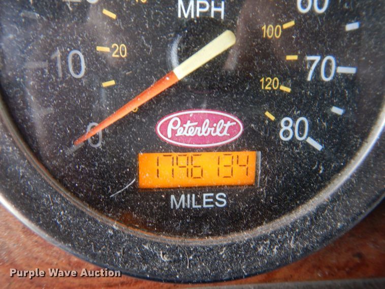 image for item DP0316 2005 Peterbilt 387  semi truck