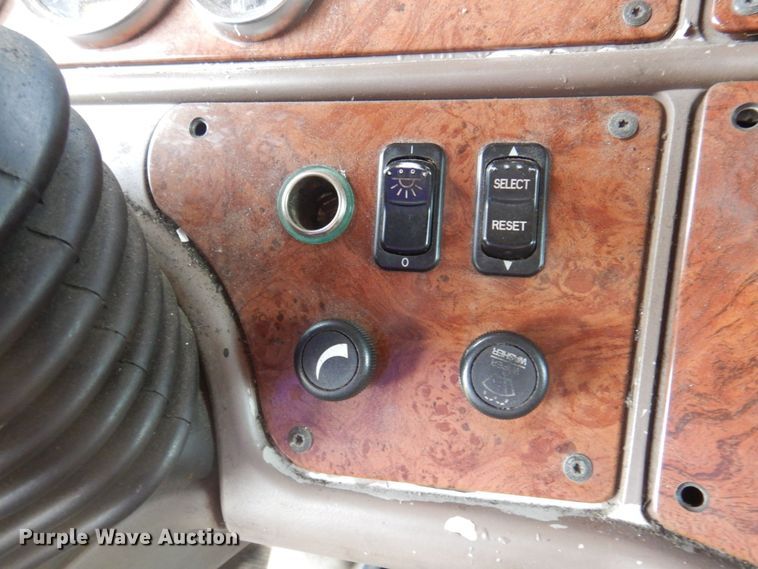 image for item DP0316 2005 Peterbilt 387  semi truck