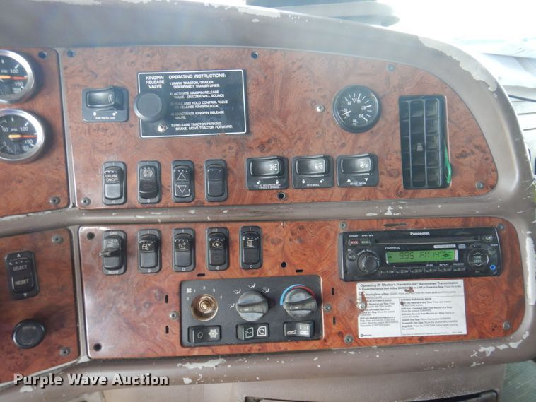 image for item DP0316 2005 Peterbilt 387  semi truck