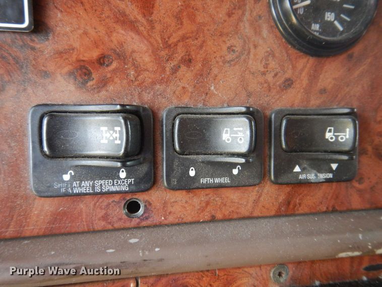 image for item DP0316 2005 Peterbilt 387  semi truck