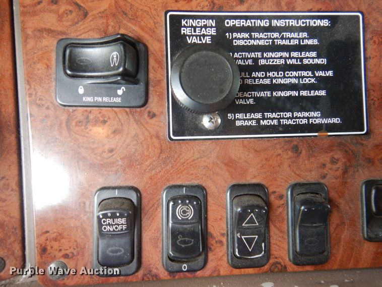 image for item DP0316 2005 Peterbilt 387  semi truck