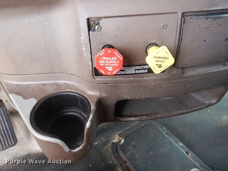 image for item DP0316 2005 Peterbilt 387  semi truck