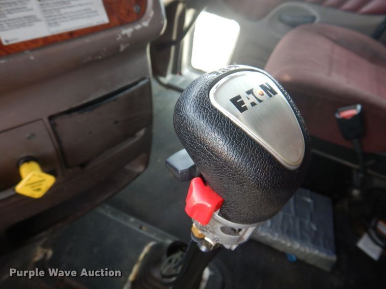 image for item DP0316 2005 Peterbilt 387  semi truck